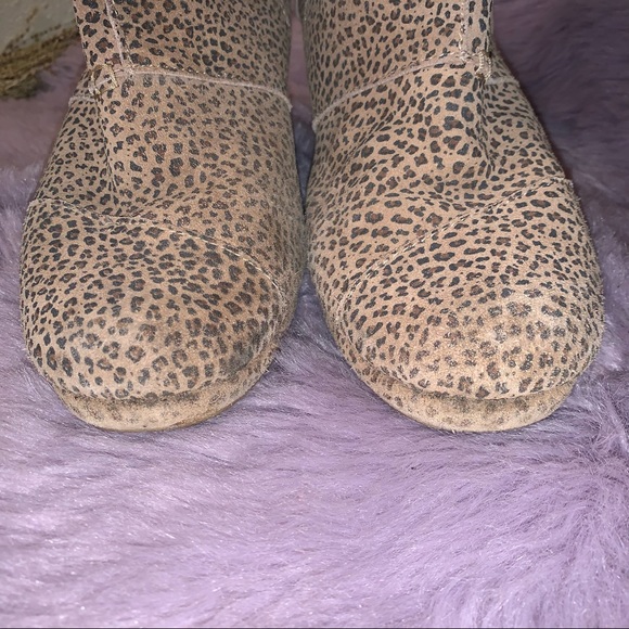 Toms 9.5W side zip cheetah print suede ankle boots - Picture 3 of 14